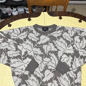 Vintage Sears Gray and White Crewneck Sweater with Bold Botanical Design